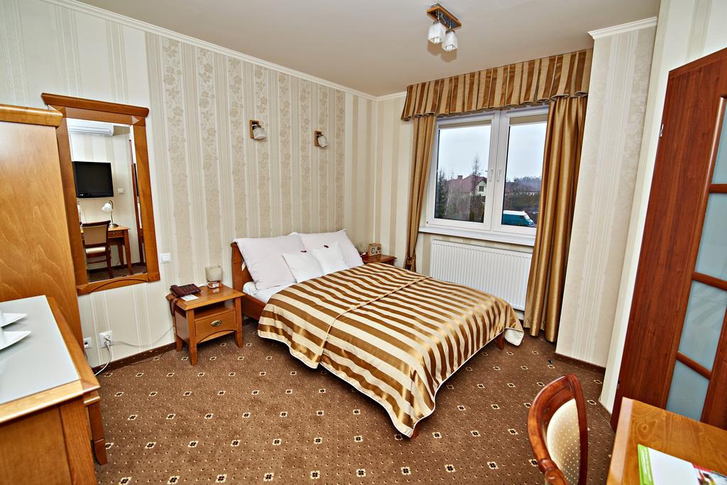 Hotel Ted Radomsko Quarto foto