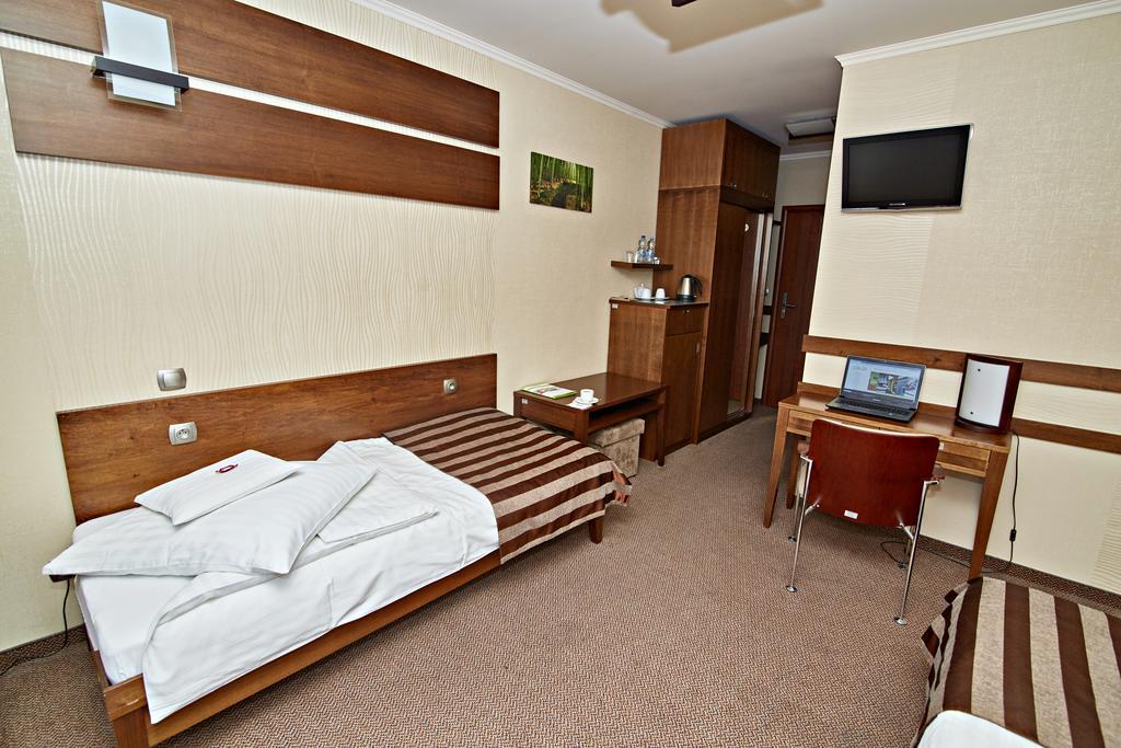 Hotel Ted Radomsko Quarto foto