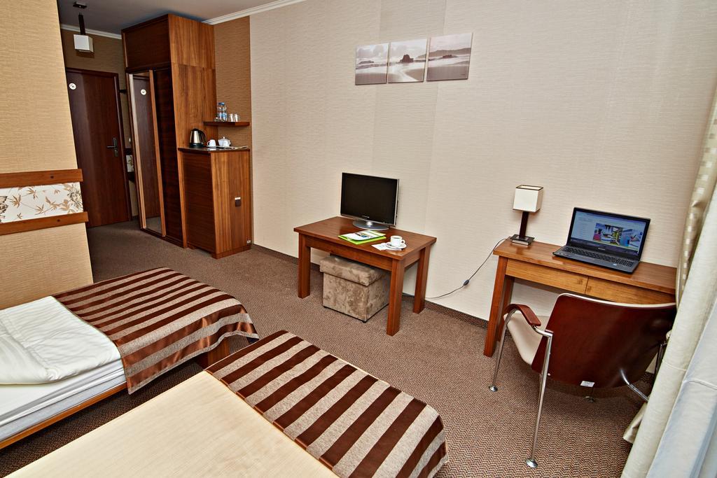 Hotel Ted Radomsko Quarto foto